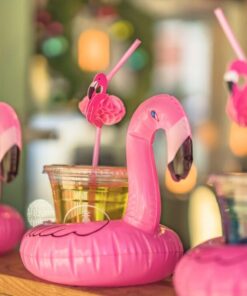 Flamingo drikkeholder i bruk på fest