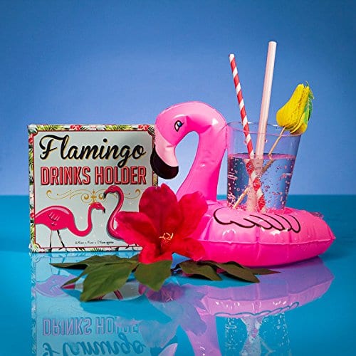 En flamingo drikkeholder med tropiske elementer
