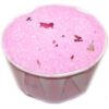Roseduftende badebombe med roseblader