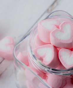 Hjerteformet marshmallows i glasskrukke